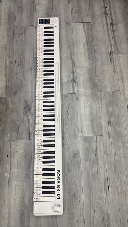 Đàn Piano điện tử di động Bora-01 - Có 61 phím - Màu trắng - Ngoại hình: 97% - Kèm túi