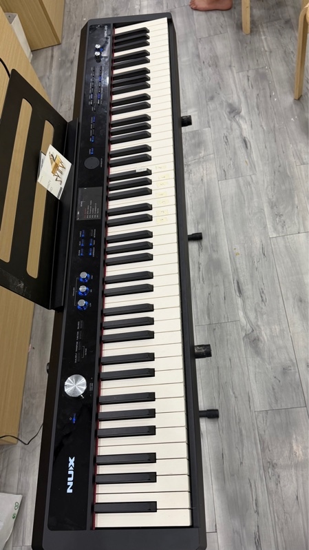 Đàn Piano Nux NPK 20 - Màu đen - Ngoại hình: 97% - Kèm giá đỡ + nguồn + chân đế + pendal - Bảo hành đến 12/02/2026