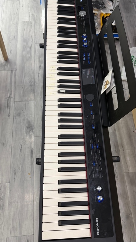Đàn Piano Nux NPK 20 - Màu đen - Ngoại hình: 97% - Kèm giá đỡ + nguồn + chân đế + pendal - Bảo hành đến 12/02/2026