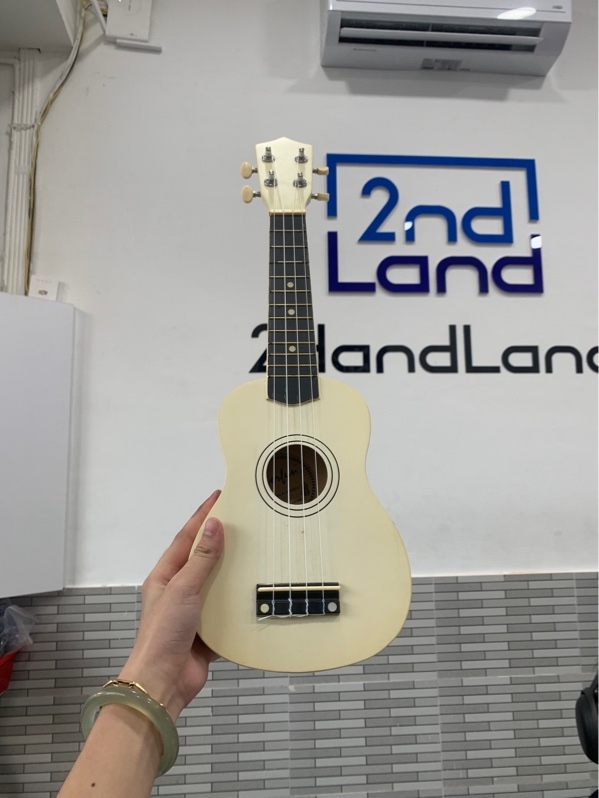 Đàn ukulele Everfun - Màu be - Ngoại hình: 97% - Kèm túi