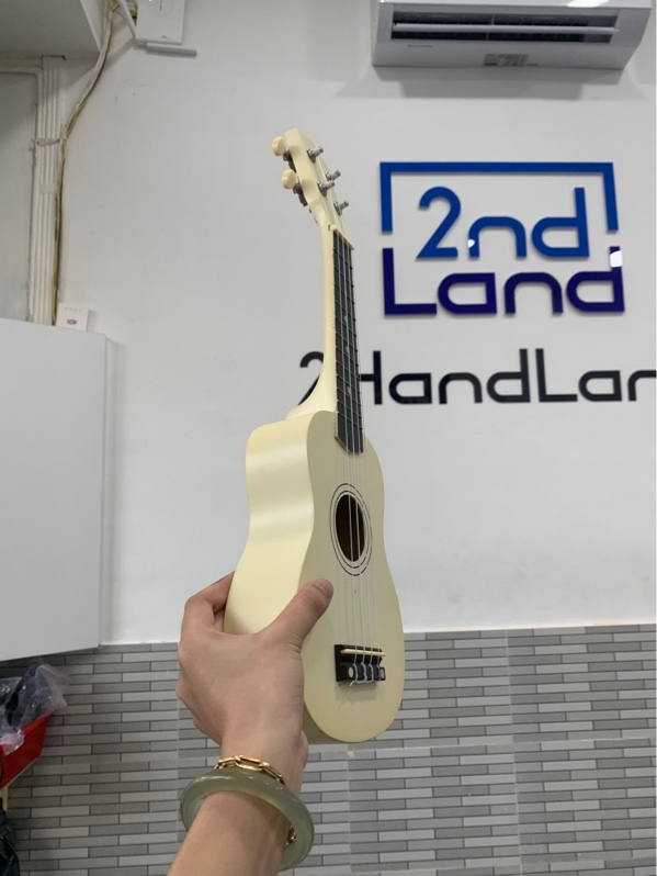 Đàn ukulele Everfun - Màu be - Ngoại hình: 97% - Kèm túi