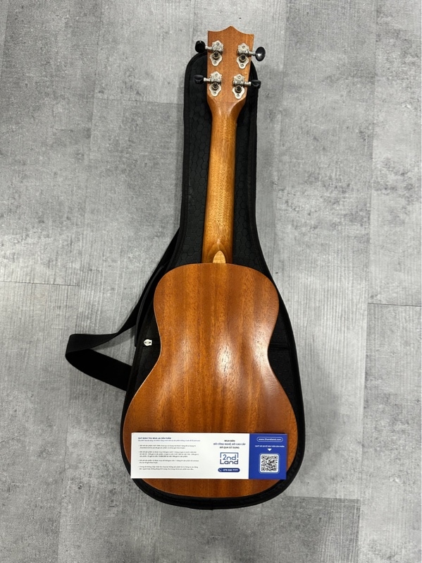 Đàn Ukulele Handmade Việt Nam - Màu gỗ - Ngoại hình 97% - Có dán sticker , mặt sau hơi phồng - Kèm túi