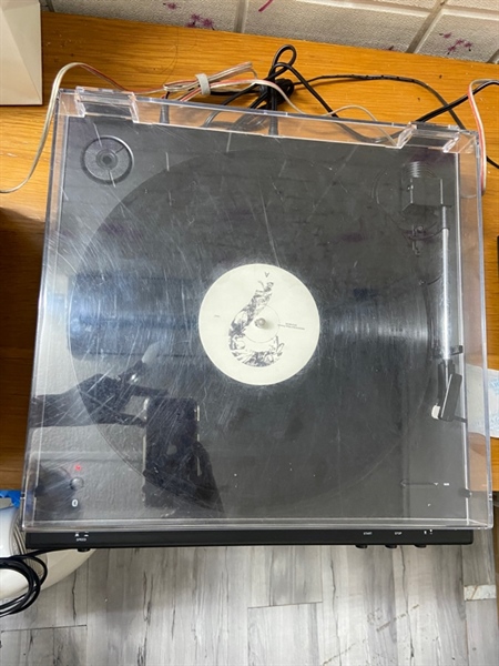Đầu đĩa than Audio Technica AT LP60X BT - Màu đen - Ngoại hình: 98% - Nắp kính chắn xước nhiều - FullBox + 1 đĩa nhạc xxx 1