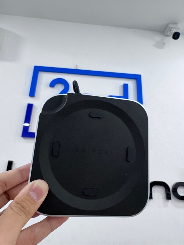 Đế kiêm hub mở rộng Satechi có khe cắm ssd cho mac Mini M4 - Màu bạc - Ngoại hình 98% - Kèm box