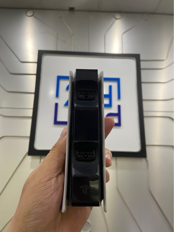 Đế sạc cho tay cầm DualSense model CFI-ZDS1 - Màu trắng - Ngoại hình: 97% - Body