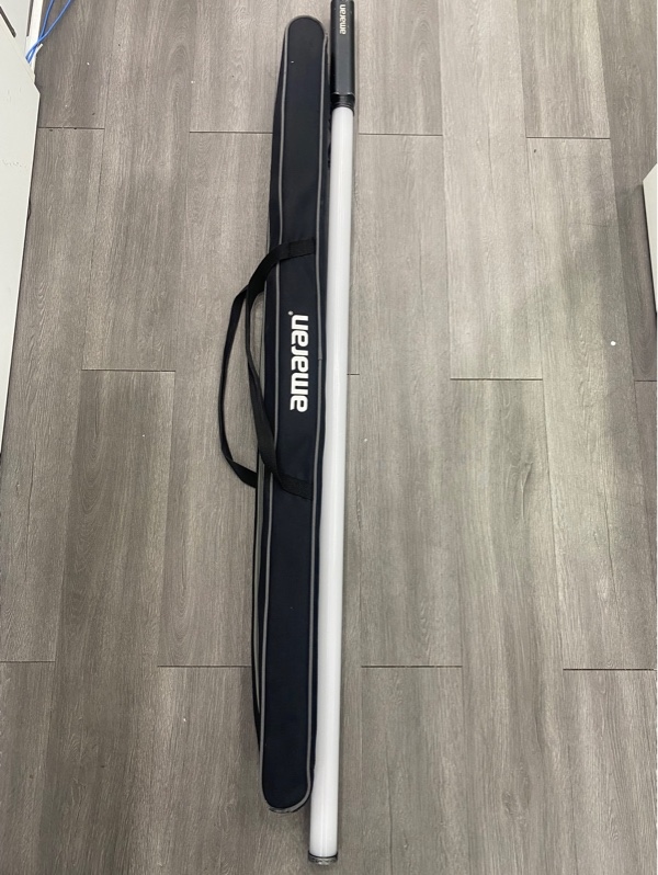 Đèn Armaran T4C - Màu đen - Ngoại hình 97% - Pin rời trầy xước nhiều , thân đèn trầy - Kèm nguồn, kèm túi