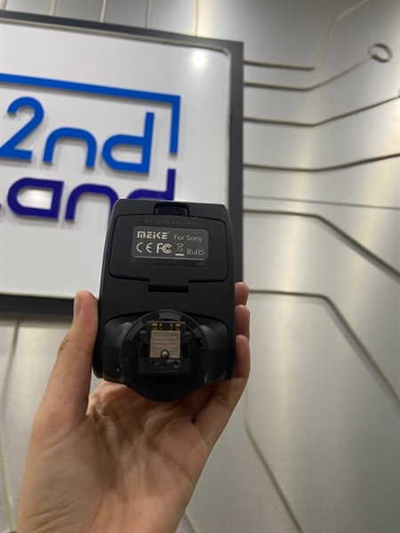 Đèn Flash Meike MK320 - Màu đen - Ngoại hình: 97% - Nhựa ố vàng - Body 2