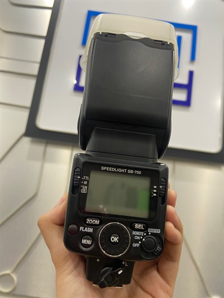 Đèn Flash Nikon Speed Light SB-700 - Màu đen - Ngoại hình: 98% - Kèm túi đựng 3