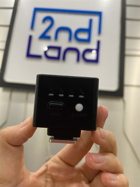 Đèn Flash UlanZi SLOZ - Màu đen - Ngoại hình: 98% - Kèm sạc 2