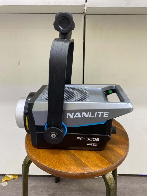 Đèn studio Nanlite FC-300B - Màu xám đen - Ngoại hình 97% - Body