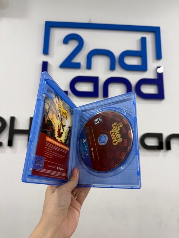 Đĩa game PS4 - IT TAKES TWO - xước - Kèm box