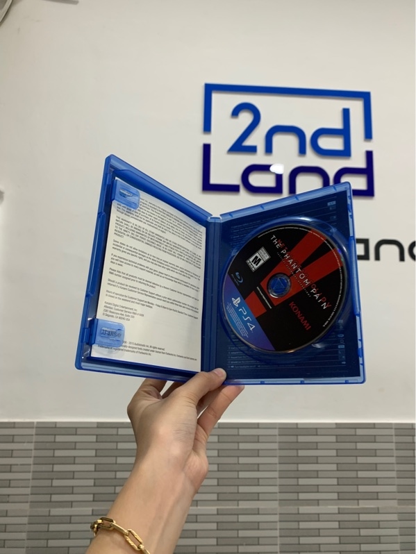 Đĩa game PS4 - Metal Gear Solid V The Phantom Pain - Box