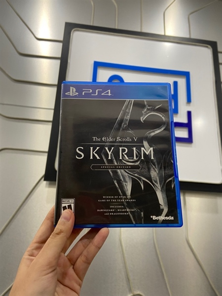 Đĩa Game PS4 - The Glder Scrolls V Skyrim Special Edition