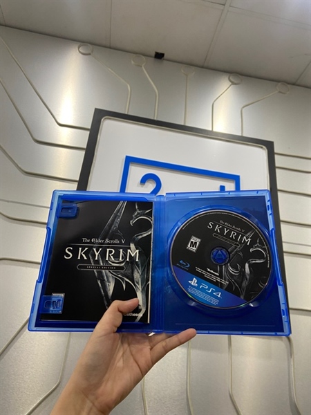 Đĩa Game PS4 - The Glder Scrolls V Skyrim Special Edition 1