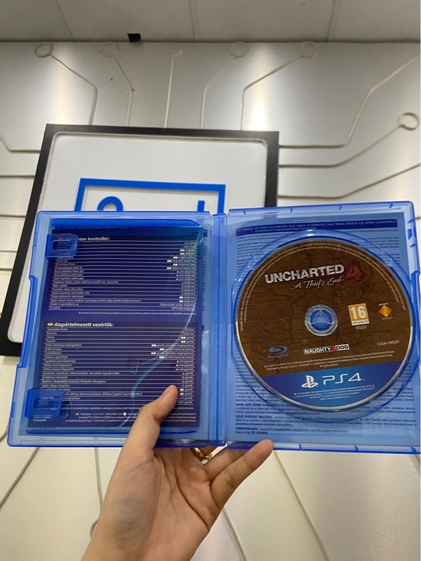 Đĩa Game PS4 - Uncharted 4 - Kèm Box