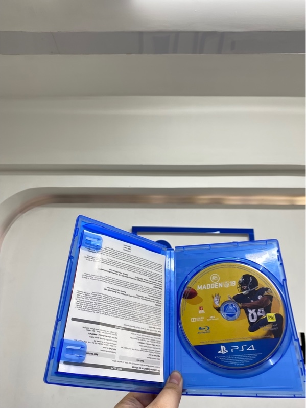 Đĩa PS4 Madden NFL 19 - Kèm Box