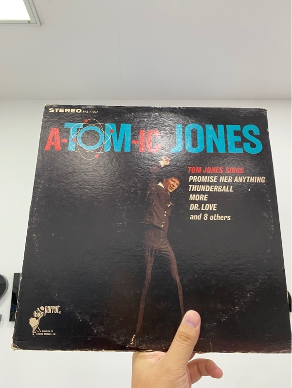 Đĩa than A-Tom -IC Jones - Tom Jones - Màu đen - Ngoại hình: 98% - Box