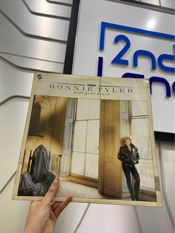 Đĩa Than Bonnie Tyler - Màu đen - Ngoại hình: 97% - Box