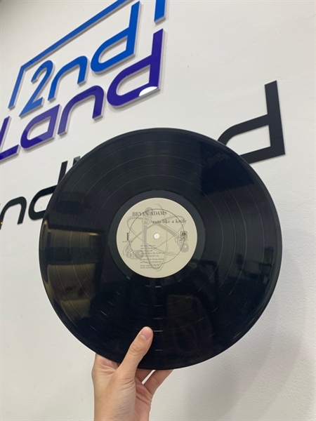 Đĩa than Cuts Like A Knife - Bryan Adams - Màu đen - Ngoại hình: 98% - Box 1