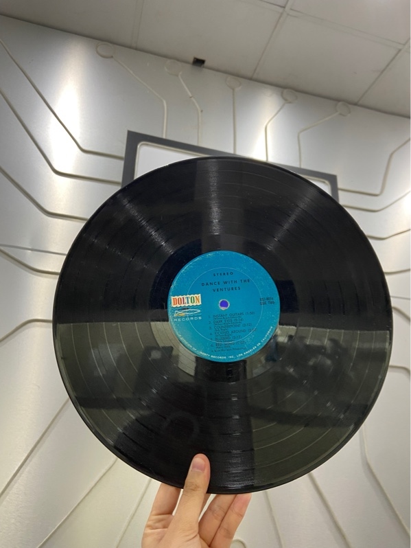 Đĩa than - Dance With The Ventures - Ngoại hình: 97% - Kèm Box
