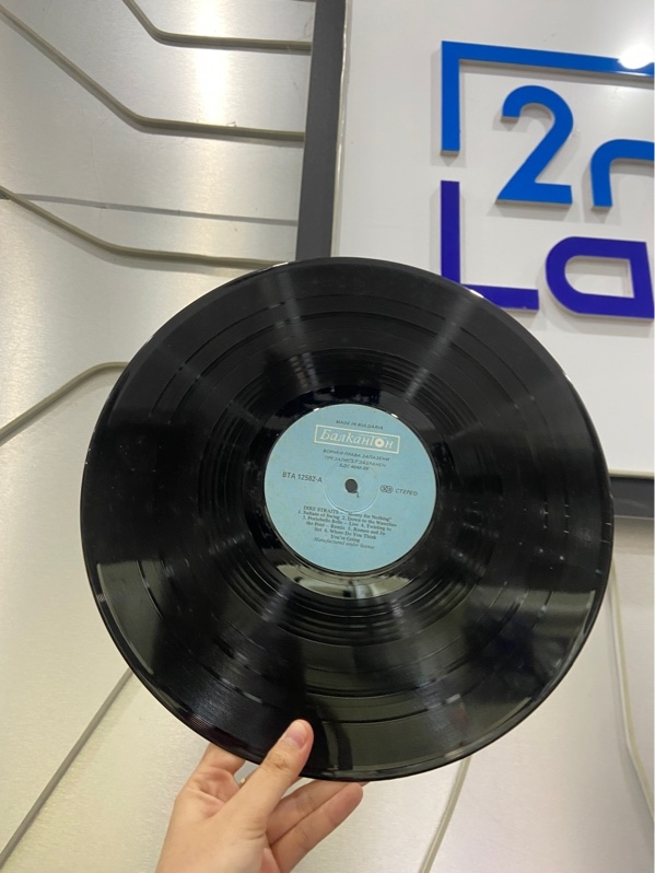 Đĩa Than Dire sTraits - Màu đen - Ngoại hình: 97% - Box