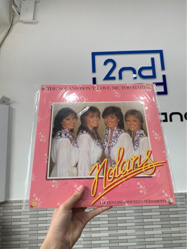 Đĩa than Don't Love Me Too Hard - The Nolans - Box