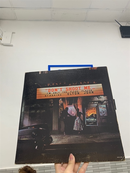 Đĩa than Don't Shoot Me I'm Only The Piano Player - Elton John - Màu đen - Ngoại hình: 98% - Box