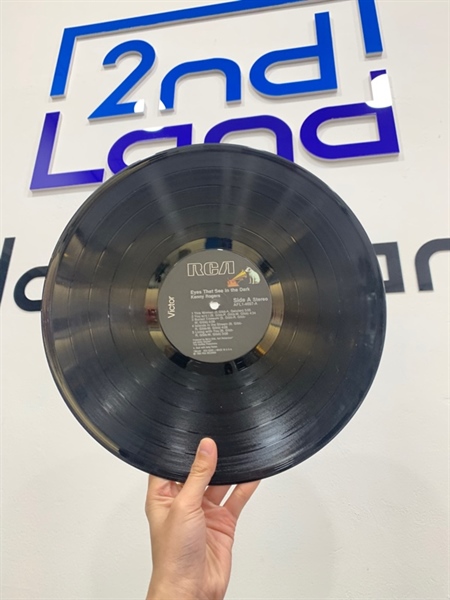 Đĩa than Eyes That See In The Dark - Kenny Rogers - Màu đen - Ngoại hình: 98% - Box 1