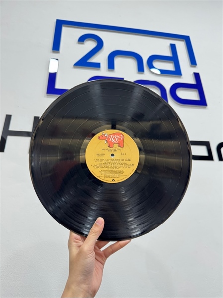 Đĩa than Gold Vol 1 - The Bee Gees - Màu đen - Ngoại hình: 98% - Box 1