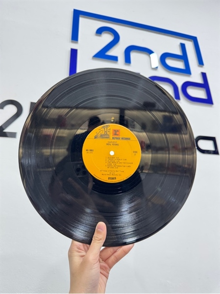 Đĩa than Harvest - Neil Young - Màu đen - Ngoại hình: 98% - Box 1