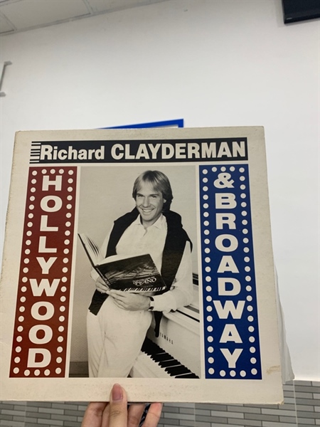 Đĩa than Hollywood and Broadway - Richard Clayderman - Màu đen - Ngoại hình: 98% - Box