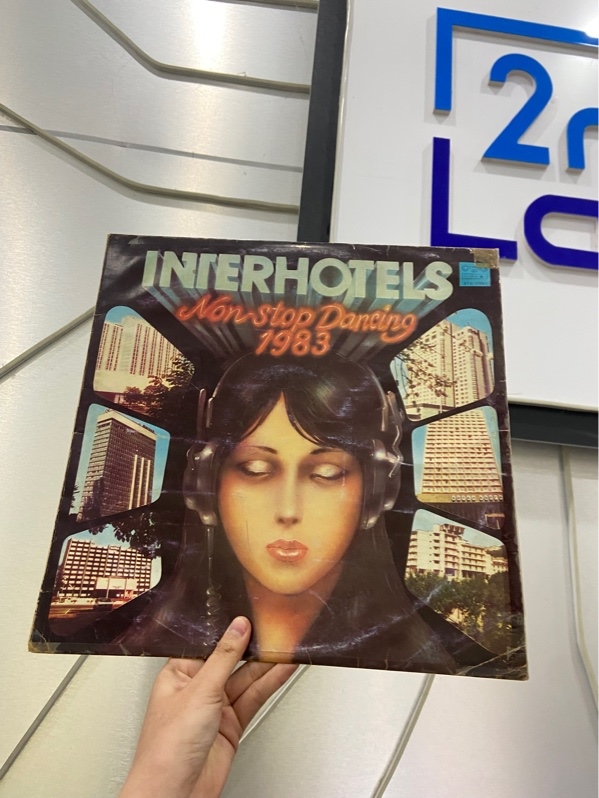 Đĩa Than Inter Hotels - Màu đen - Ngoại hình: 97% - Box