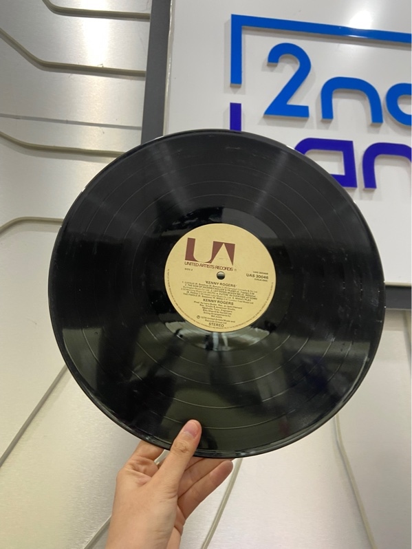 Đĩa Than Kenny Roger - Màu đen - Ngoại hình: 97% - Box