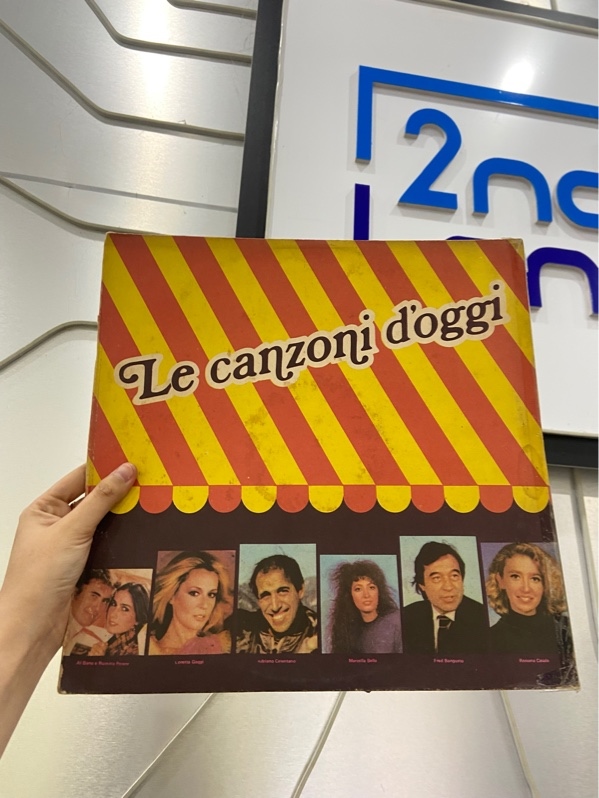 Đĩa Than Le canzoni d'oggi - Màu đen - Ngoại hình: 97% - Box