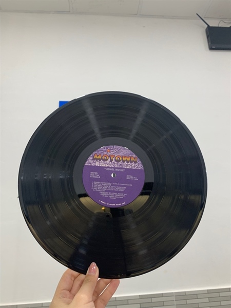 Đĩa than Lionel Richie - Lionel Richie - Màu đen - Ngoại hình: 98% - Box 1