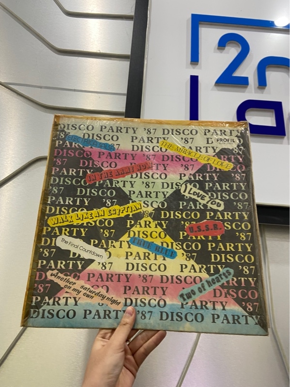 Đĩa than Neoton Família - Disco Party '87 - Màu đen - Ngoại hình: 97% - Box