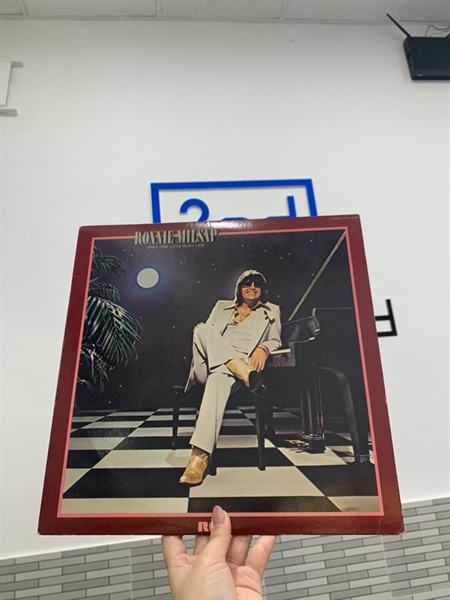 Đĩa than Only One Love In My Life - Ronnie Milsap - Màu đen - Ngoại hình: 98% - Box