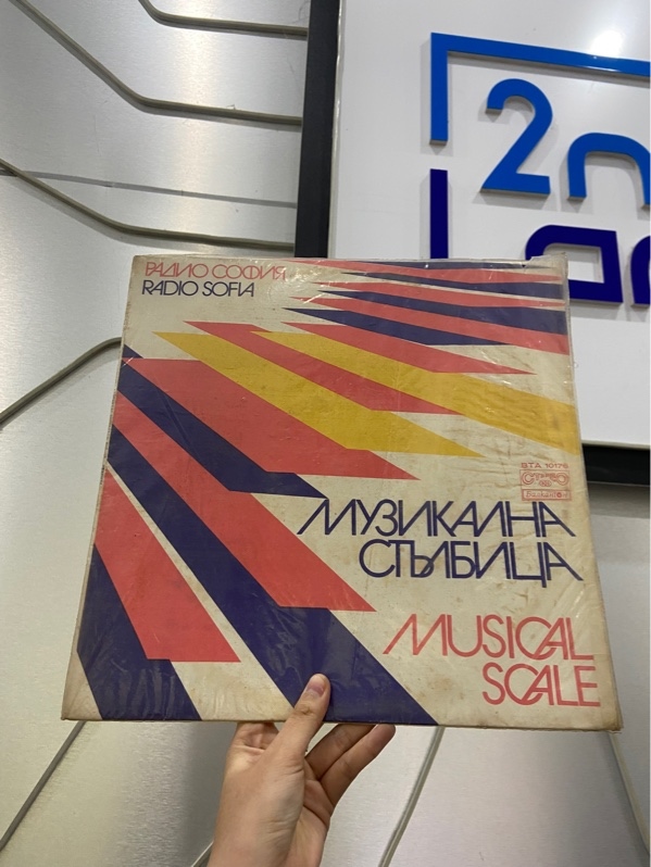 Đĩa Than Radio Sofia - Màu đen - Ngoại hình: 97% - Box