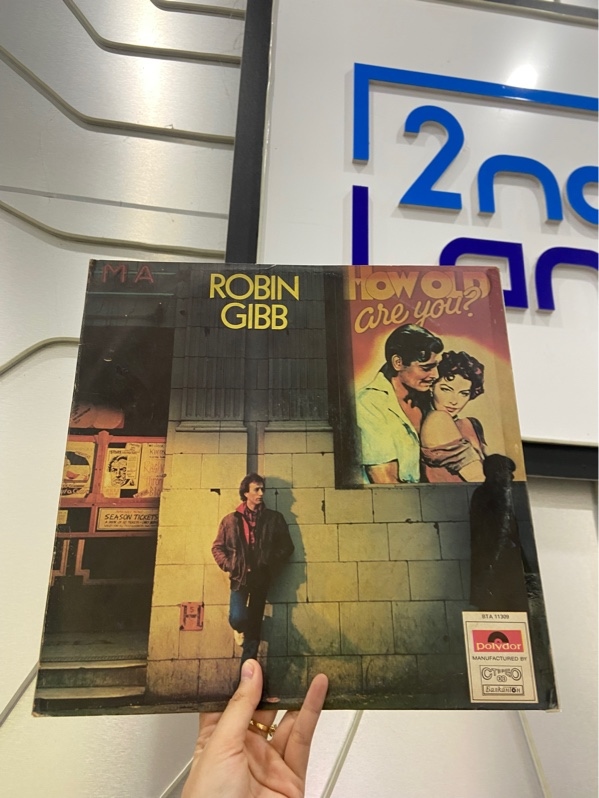 Đĩa Than Robin Gibb - Màu đen - Ngoại hình: 97% - Box