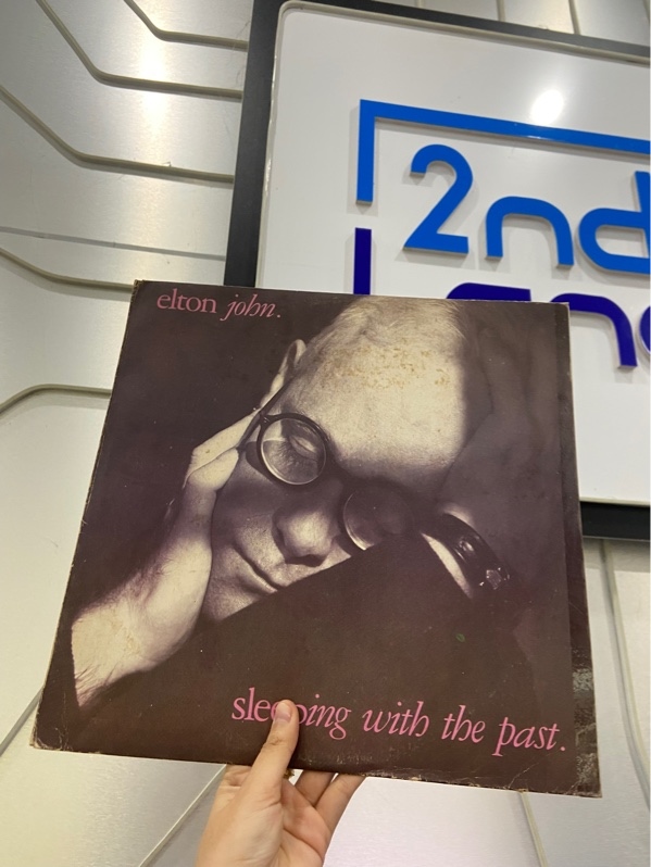 Đĩa Than Sleeping With The Past - Màu đen - Ngoại hình: 97% - Box