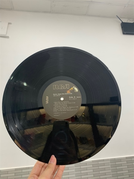 Đĩa than Some Days Are Diamonds - John Denver - Màu đen - Ngoại hình: 98% - Box 1