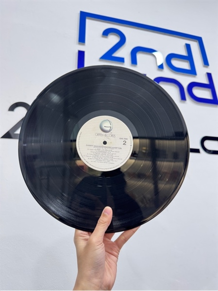 Đĩa than Standing Hampton - Sammy Hagar - Màu đen - Ngoại hình: 98% - Box 1