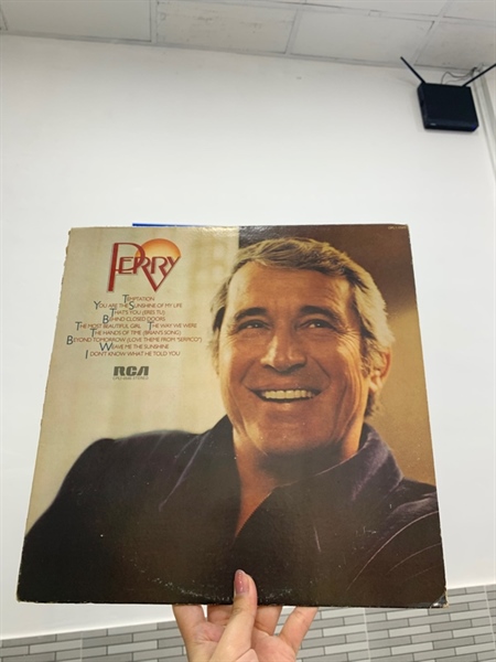 Đĩa than The Ray Charles singers - Perry Como - Màu đen - Ngoại hình: 98% - Box