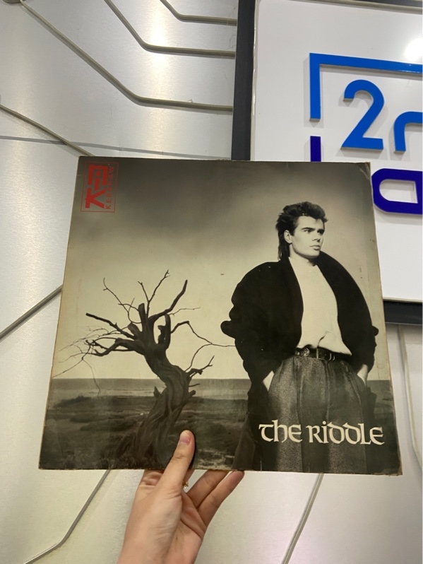Đĩa Than The Riddle - Màu đen - Ngoại hình: 97% - Box