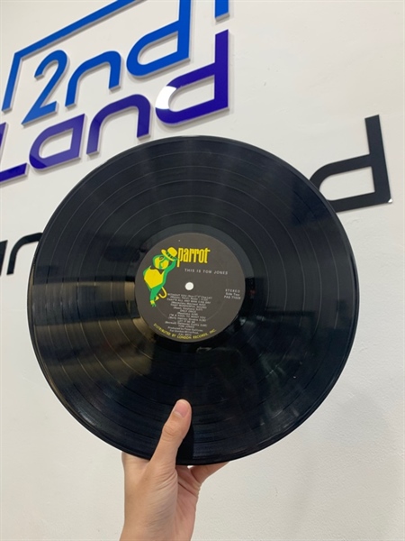 Đĩa than This Is Tom Jones - Tom Jones - Màu đen - Ngoại hình: 98% - Box 1