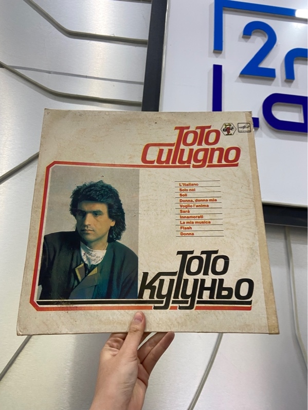 Đĩa Than Toto CuTugno - Màu đen - Ngoại hình: 97% - Box