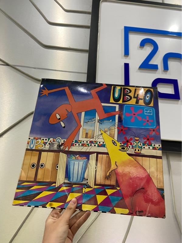 Đĩa Than UB40 - Màu đen - Ngoại hình: 97% - Box