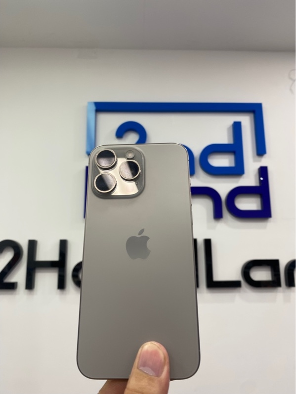 Điện iPhone 15 Promax - VN/A - 256GB - Pin: 83% - Chu kỳ sạc 689 - Màu bạc - Ngoại hình: 97% - Xước viền cấn góc nhẹ, xước cam - Kèm Box
