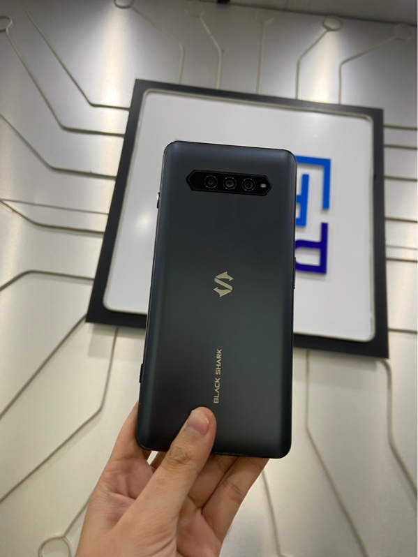 Điện thoại Black Shark 4 - Bản nội địa - Ram 8/128GB - Màu xanh - Ngoại hình: 97% - màn xước dăm - Body