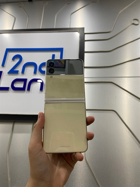 Điện thoại Galaxy Zflip 3 - 5G - 128GB Ram 8GB - Bản việt - Màu bạc kem - Ngoại hình: 97% - Body